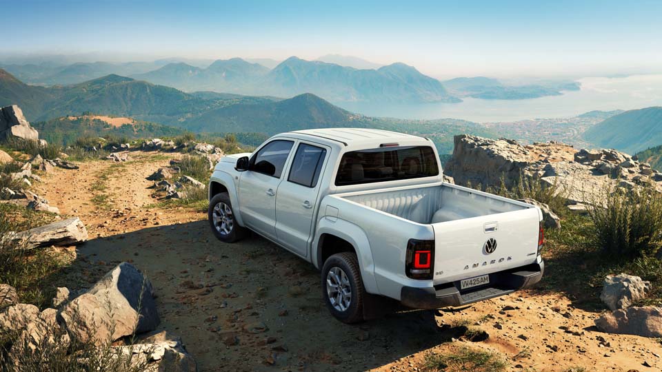 Volkswagen Amarok blanca en carretera