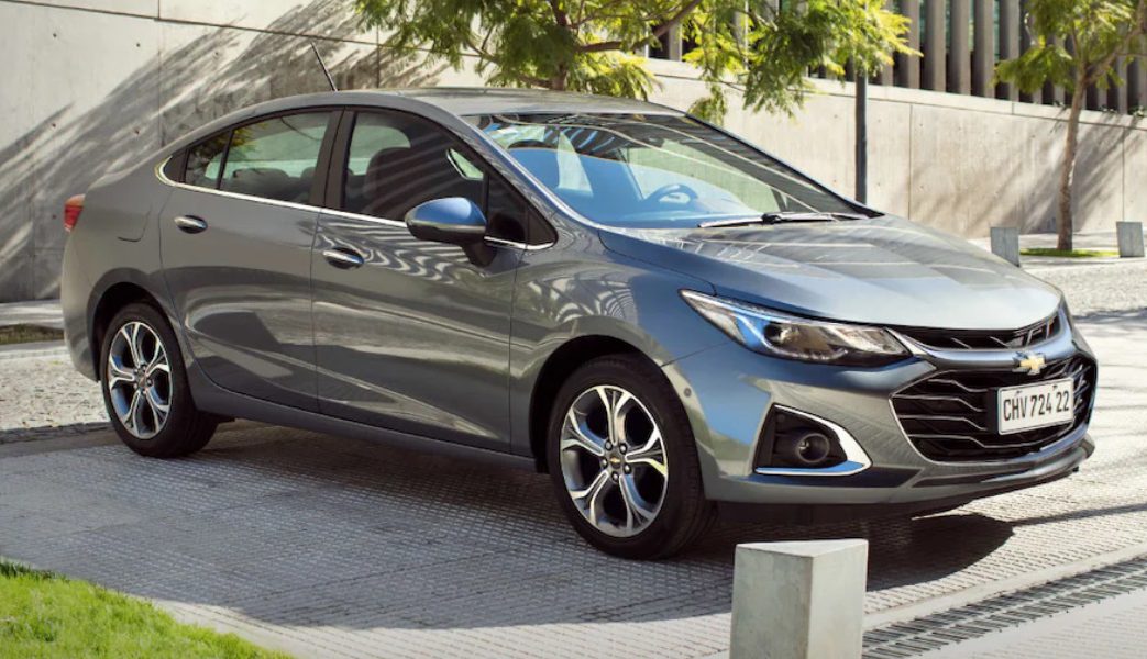 Chevrolet SUV negro sobre carretera