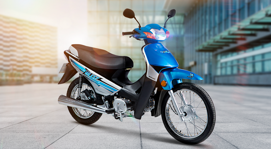 Motomel blanca estacionada