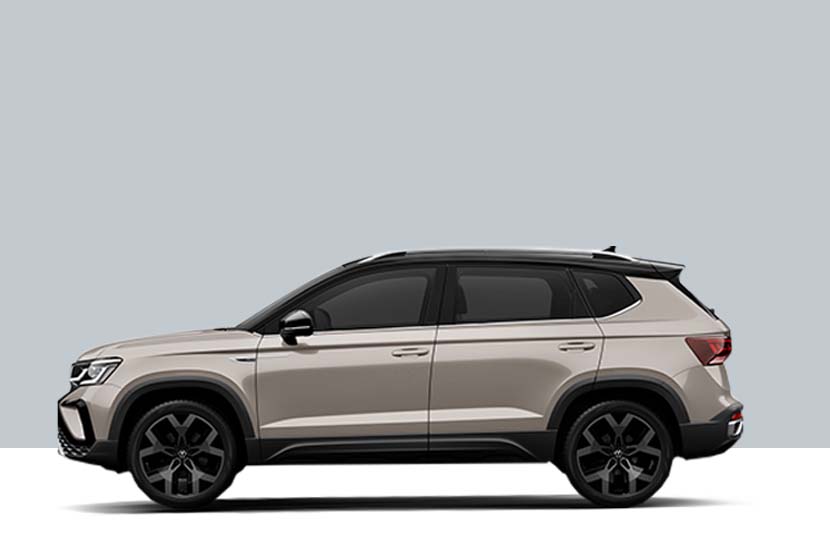 Volkswagen Taos negra estacionada